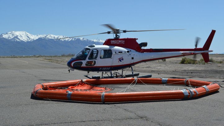 ZTEM™ alongside a Geotech Aviation aircraft